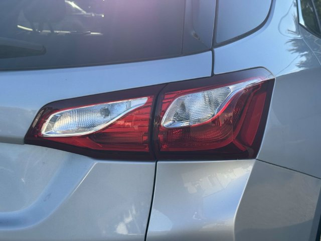 Used 2018 Chevrolet Equinox LT FWD image 15