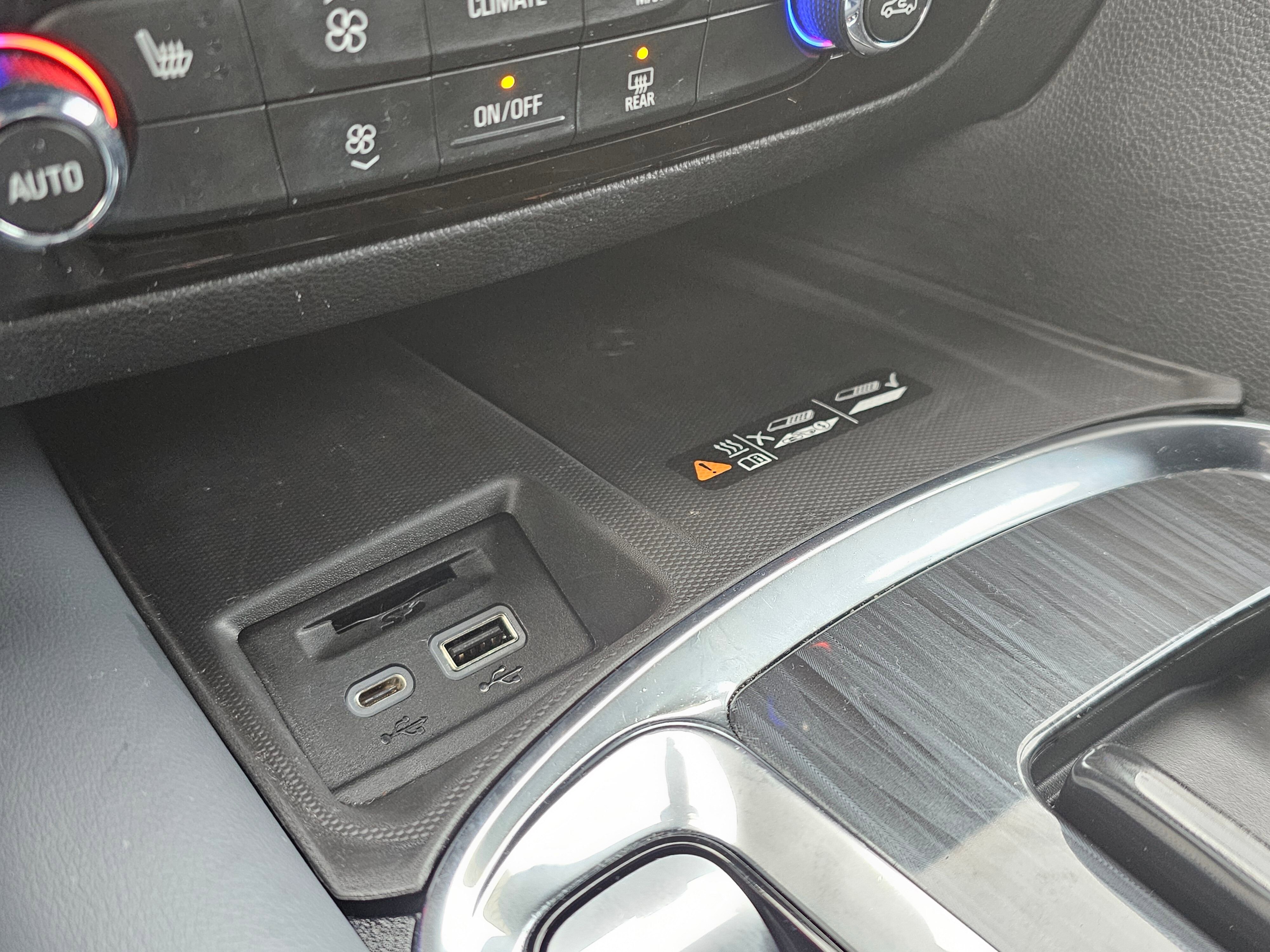 Used 2024 Buick Enclave Essence image 29