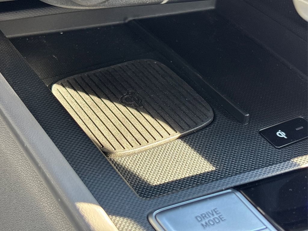 Certified 2025 Hyundai Elantra Sport image 33