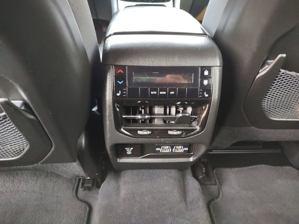 Used 2023 Jeep Grand Cherokee L Overland image 12