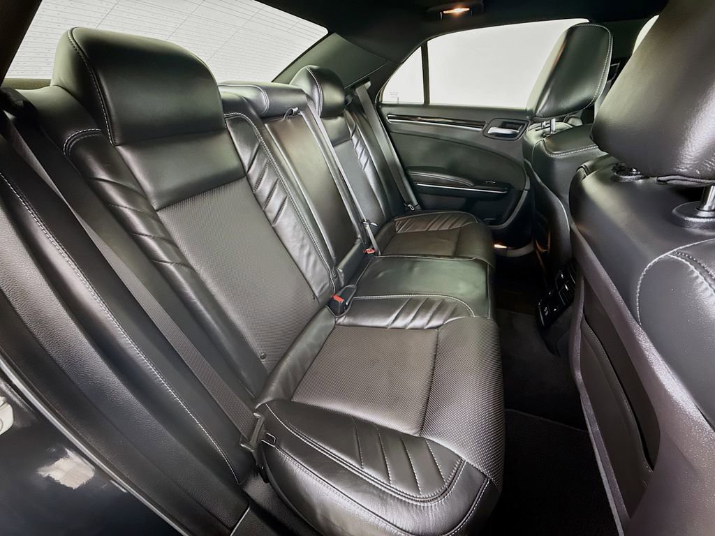 Used 2023 Chrysler 300 C image 27