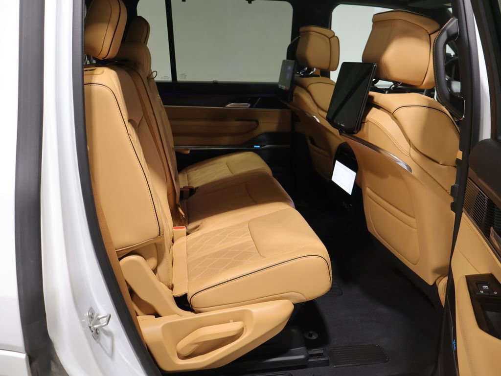 Used 2024 Jeep Grand Wagoneer Series III w/ Rear Seat Video Group 1 AWD/4WD image 23