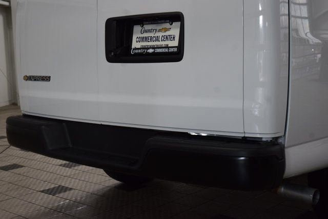 New 2025 Chevrolet Express 3500 Extended RWD image 11