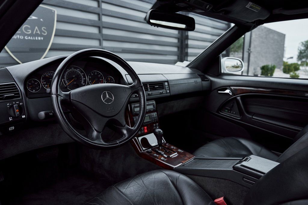 Used 2002 Mercedes-Benz SL 500 w/ SL2 Option Pkg image 2
