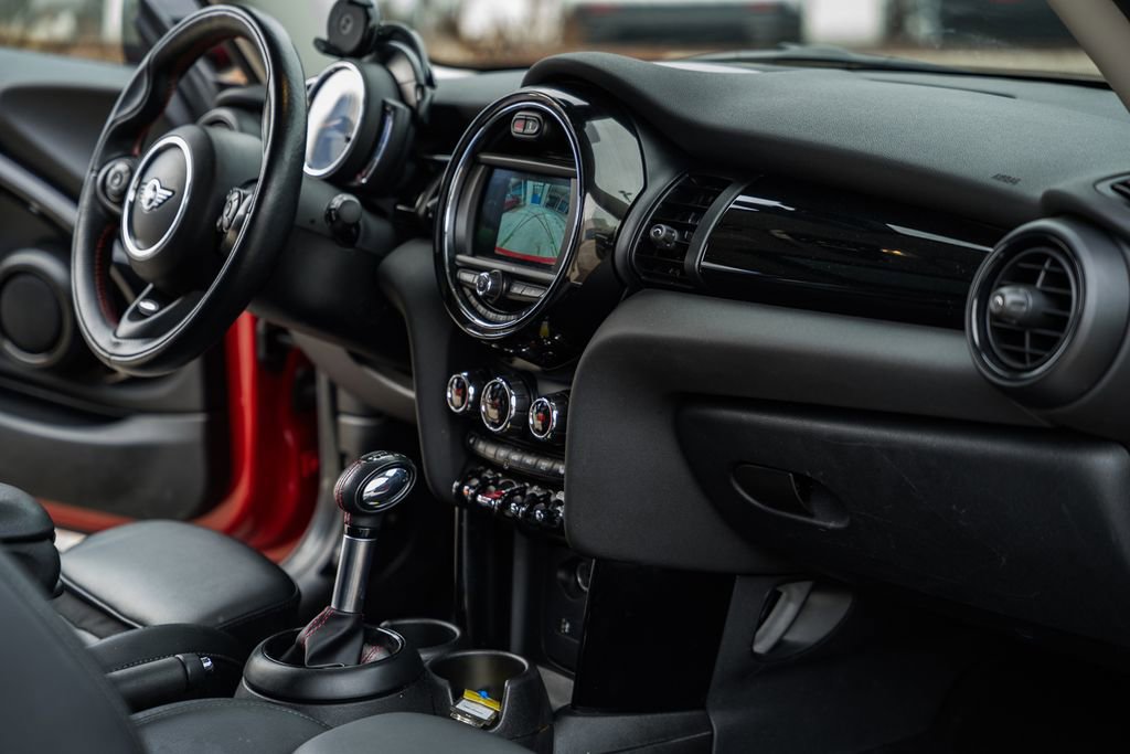 Used 2019 MINI Cooper S image 17