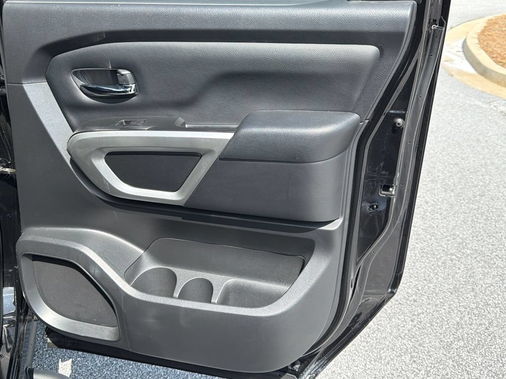 Used 2023 Nissan Titan SV w/ SV Convenience Package RWD image 16