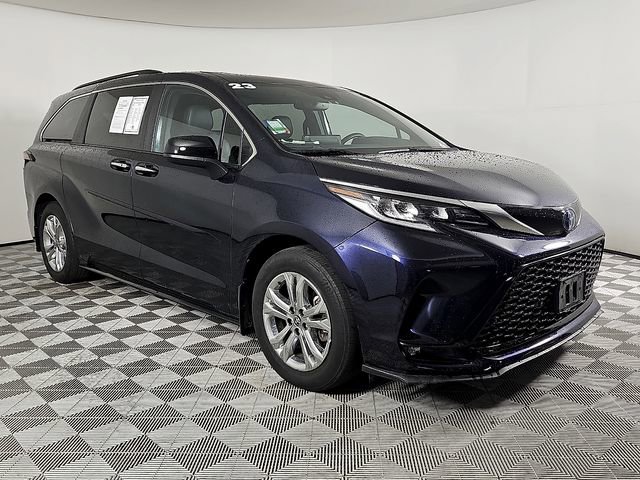 Used 2023 Toyota Sienna XSE AWD/4WD image 3