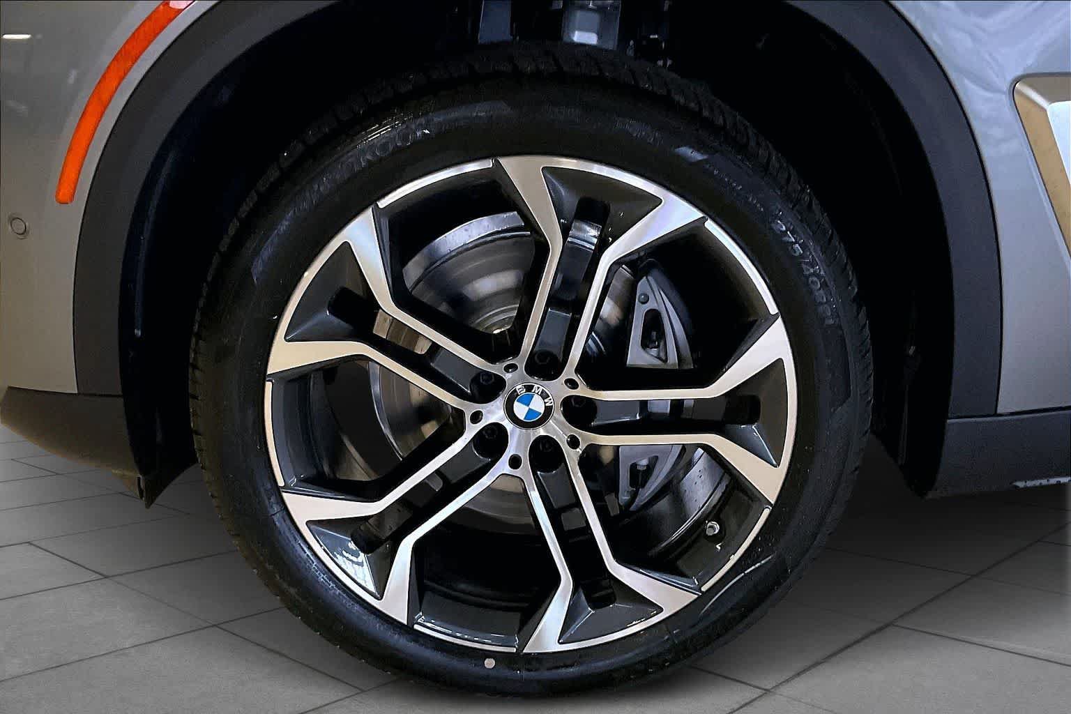 Used 2026 BMW X5 xDrive40i w/ Premium Package AWD/4WD image 11