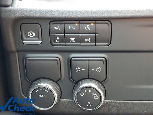 Used 2025 Chevrolet Suburban LS RWD image 26