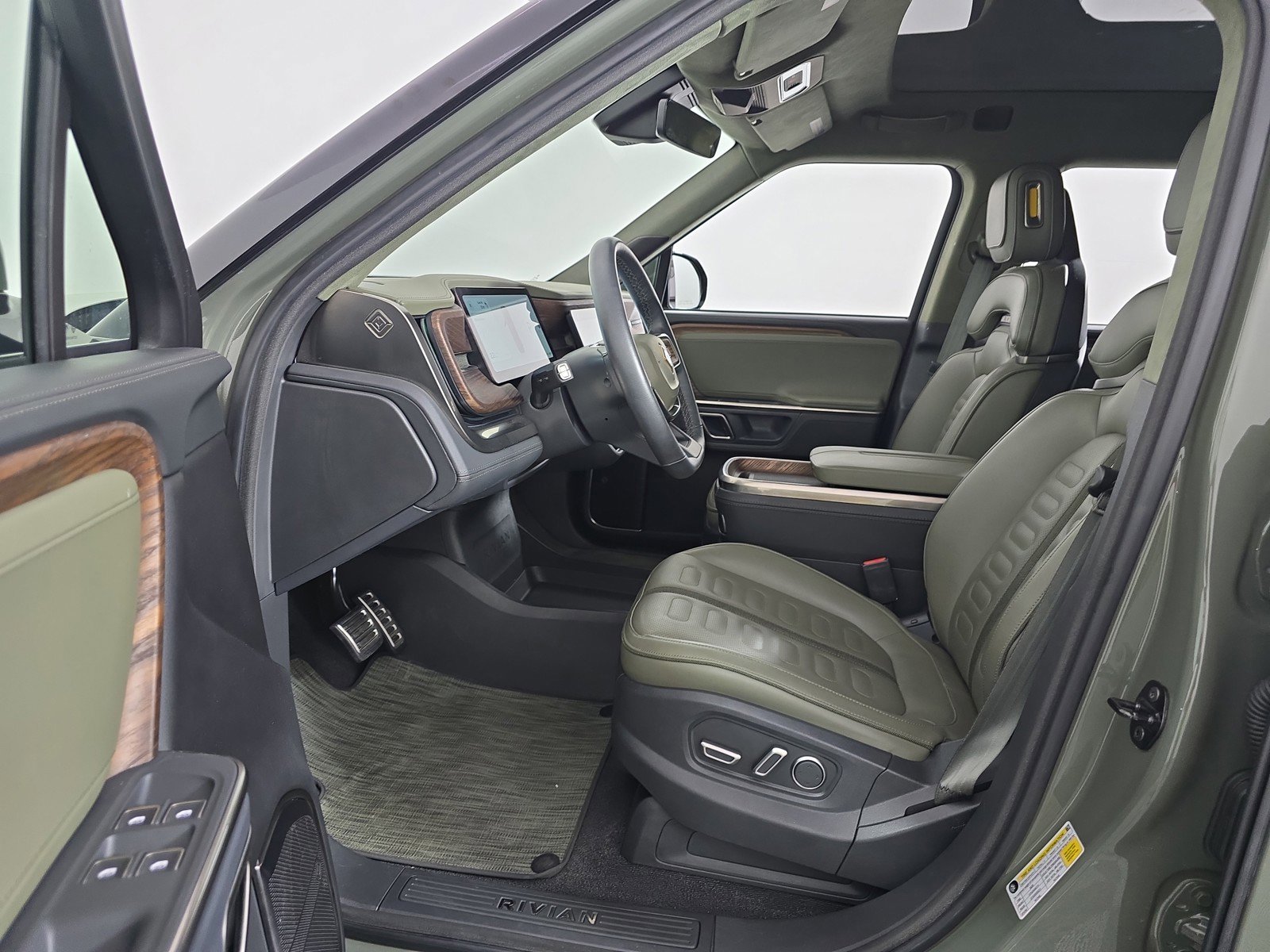 Used 2024 Rivian R1S Launch Edition AWD/4WD image 20