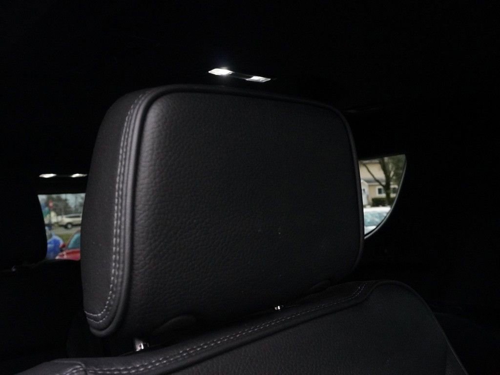 Used 2022 GMC Yukon XL Denali w/ Denali Premium Package image 34