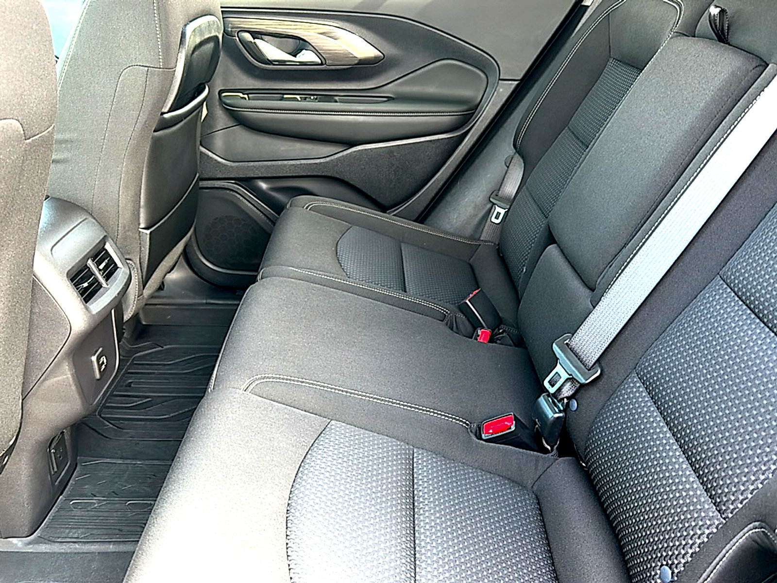 Used 2024 GMC Terrain SLE w/ Driver Convenience Package FWD image 18