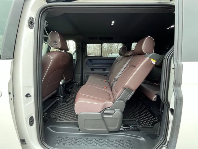 Certified 2025 Volkswagen ID. Buzz Pro S RWD image 10