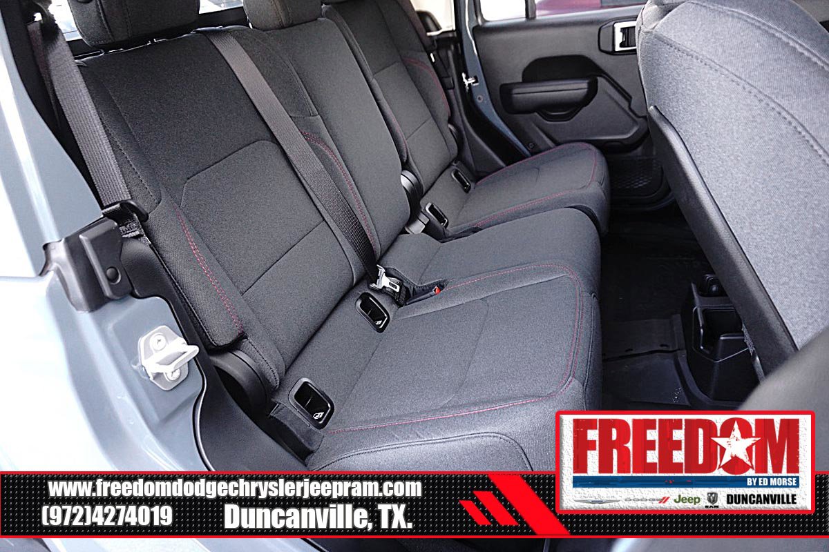 Certified 2025 Jeep Gladiator Rubicon w/ Convenience Group AWD/4WD image 15
