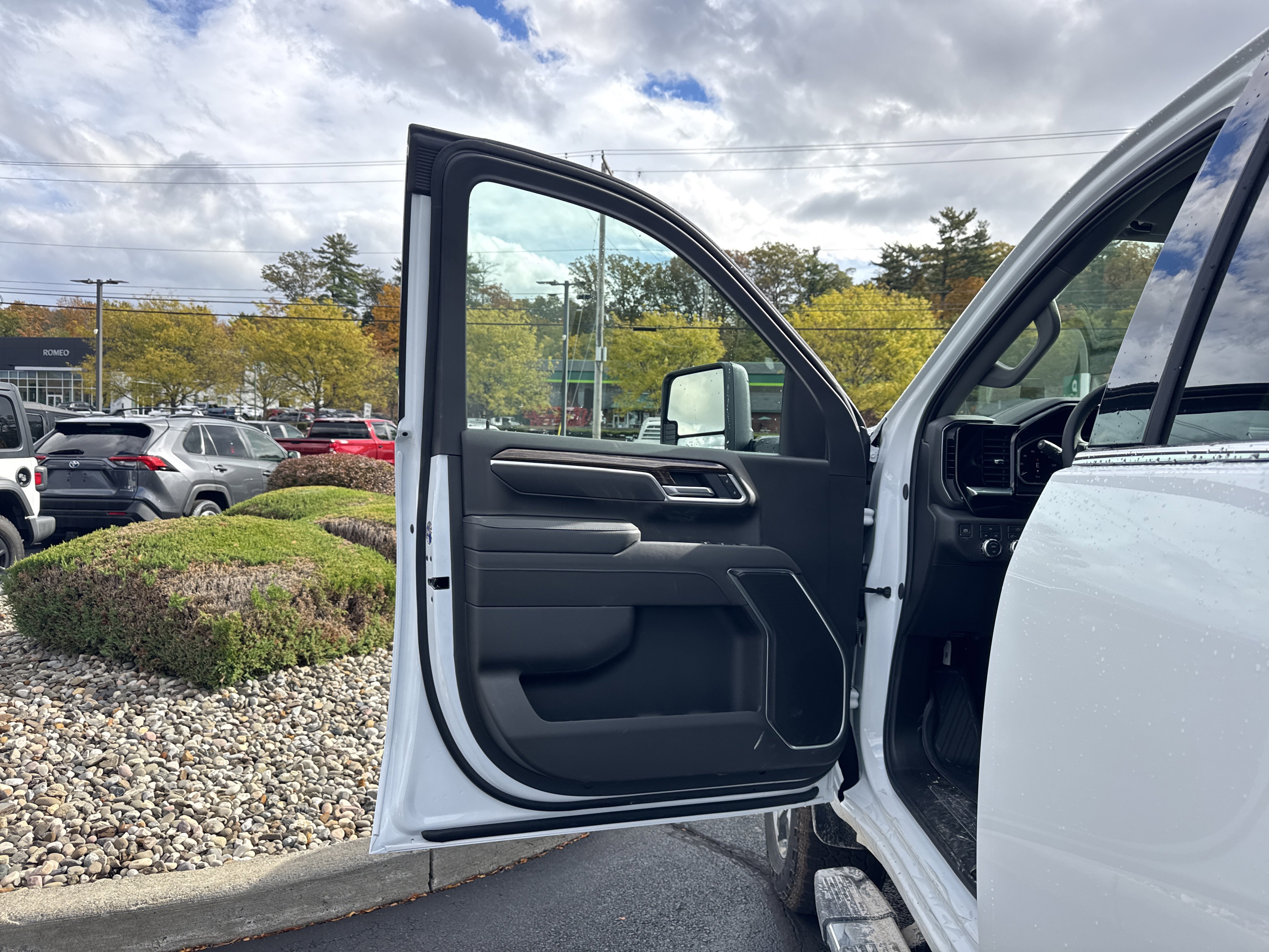 New 2026 GMC Sierra 2500 SLE w/ Preferred Package image 11