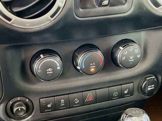 Used 2014 Jeep Wrangler Unlimited Rubicon image 17