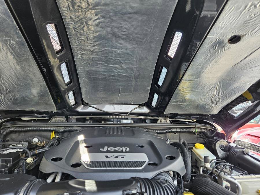 Used 2014 Jeep Wrangler Unlimited Sahara w/ Dual Top Group image 20