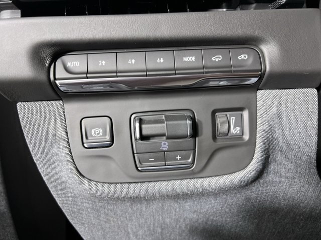 Certified 2025 Cadillac Escalade Sport Platinum AWD/4WD image 18