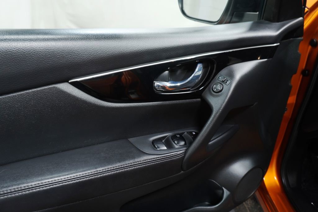 Used 2017 Nissan Rogue Sport SL w/ SL Premium Package image 21