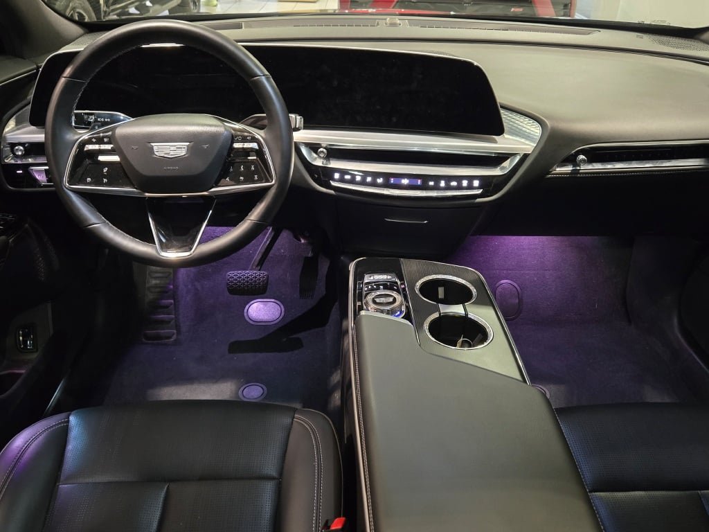 Used 2024 Cadillac Lyriq Sport AWD/4WD image 18