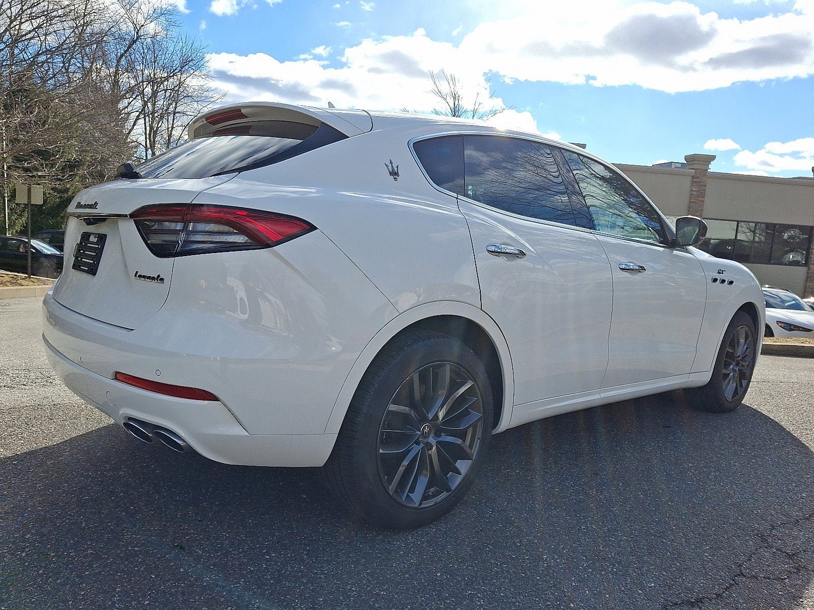Used 2024 Maserati Levante GT Ultima image 3
