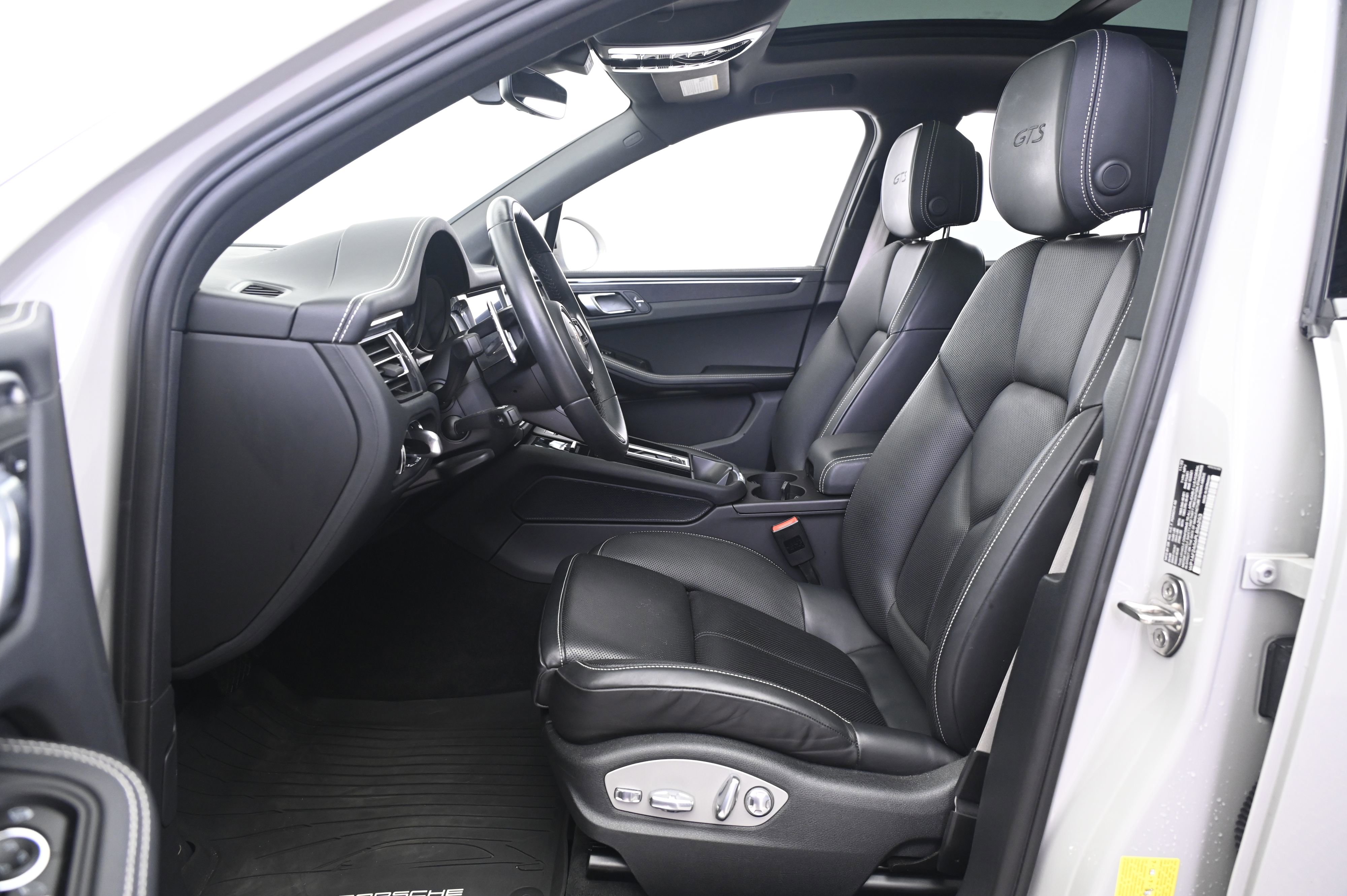 Certified 2023 Porsche Macan GTS AWD/4WD image 29