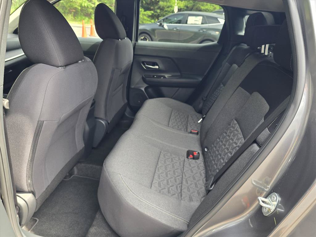 Used 2025 Nissan Kicks SV AWD/4WD image 10