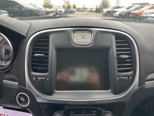 Used 2017 Chrysler 300 C w/ Safetytec Plus Group AWD/4WD image 16