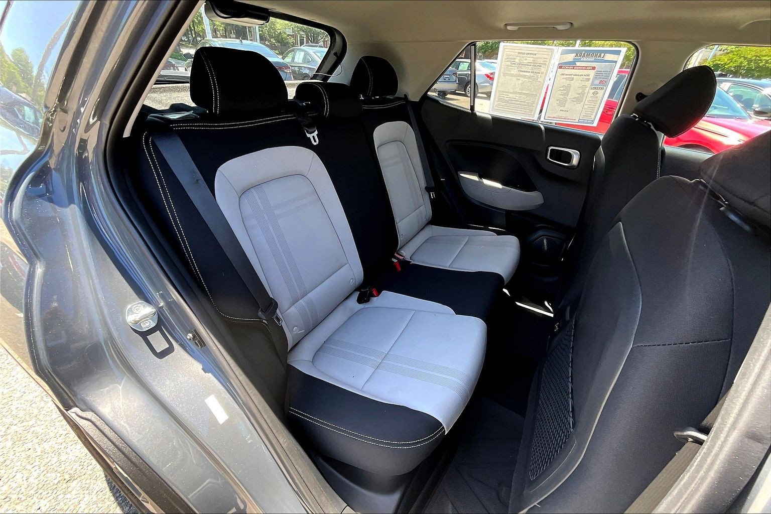 Used 2024 Hyundai Venue SEL FWD image 29