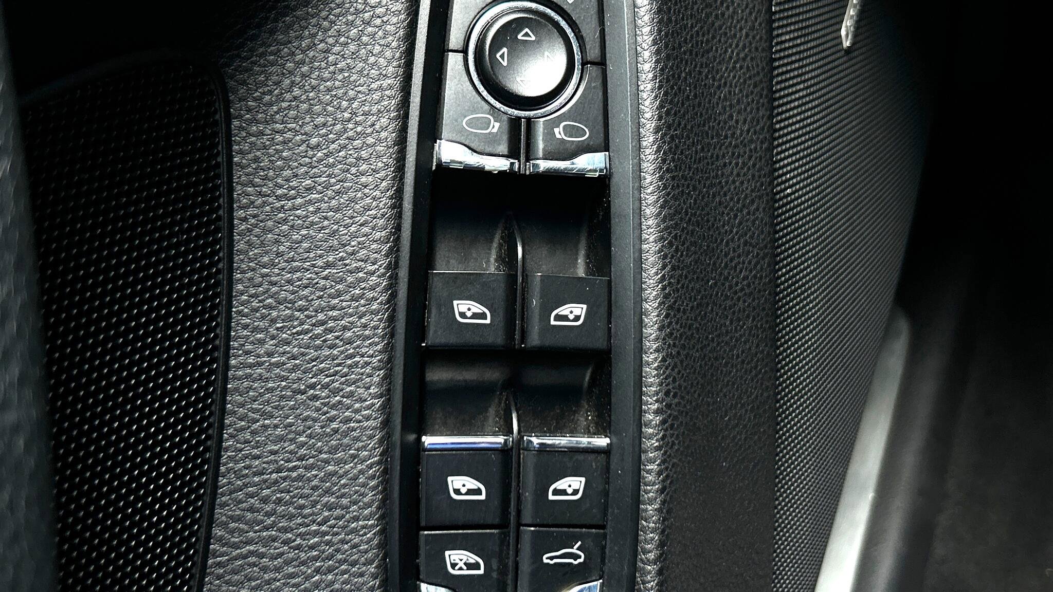 Used 2015 Porsche Panamera 4S image 40