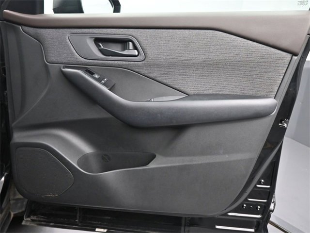 Used 2023 Nissan Rogue S image 20