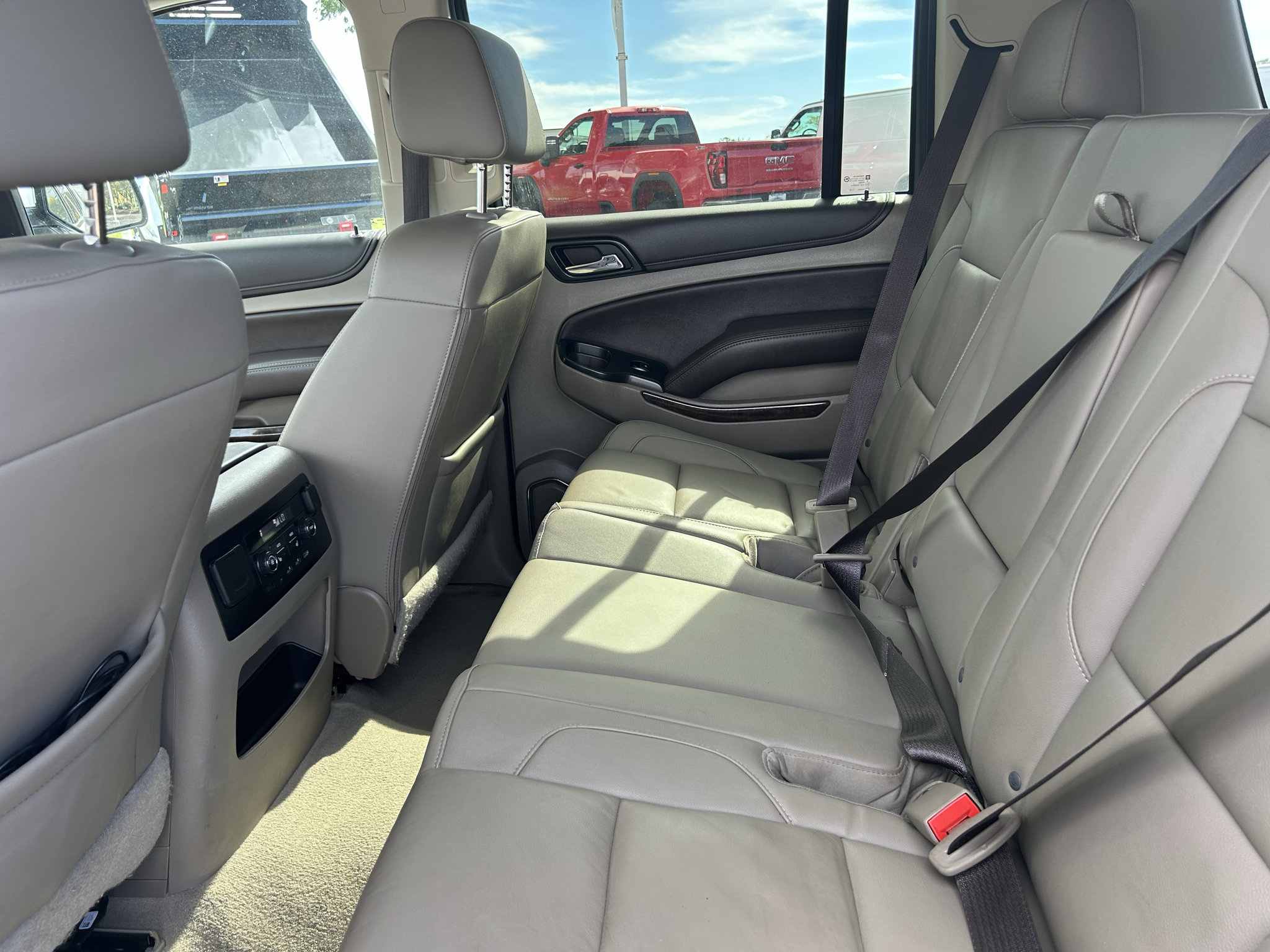 Used 2019 Chevrolet Suburban LT RWD image 24