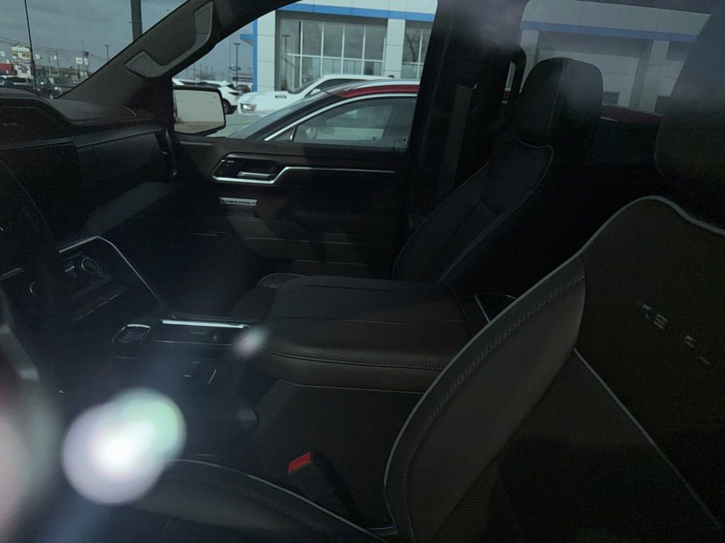 Used 2025 GMC Sierra 1500 Denali w/ Denali Reserve Package image 4