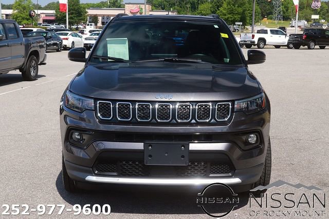 Used 2024 Jeep Compass Limited AWD/4WD image 2