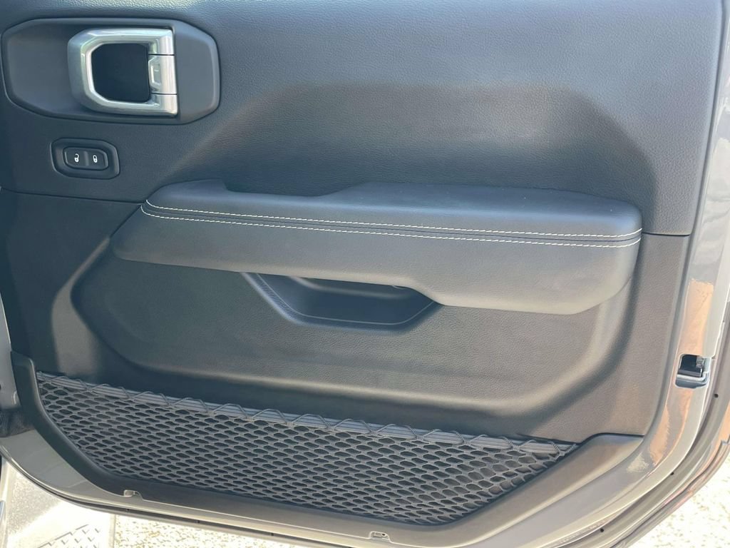 Used 2021 Jeep Gladiator Overland w/ Popular Equipment Package AWD/4WD image 28