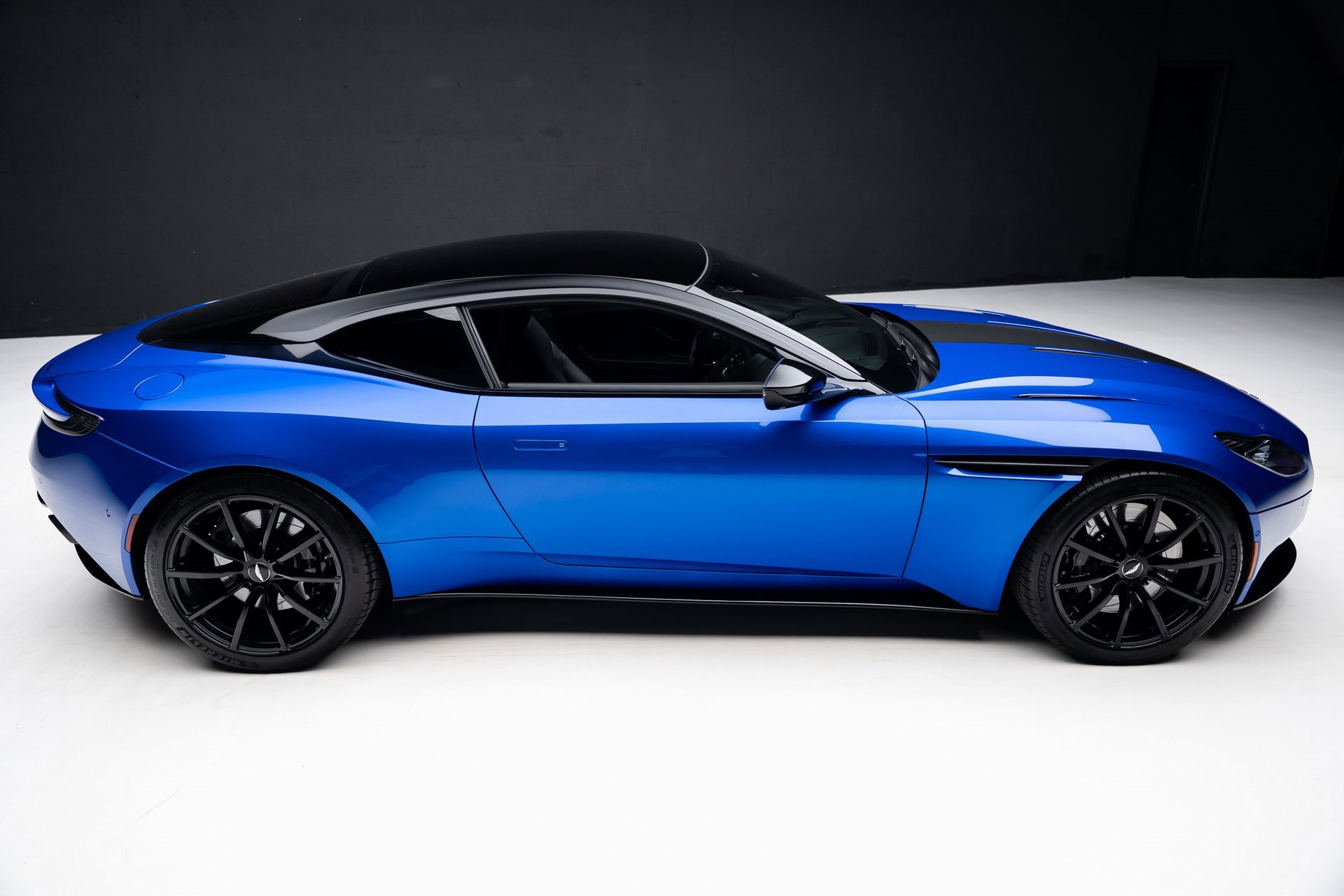 Used 2020 Aston Martin DB11 AMR image 37