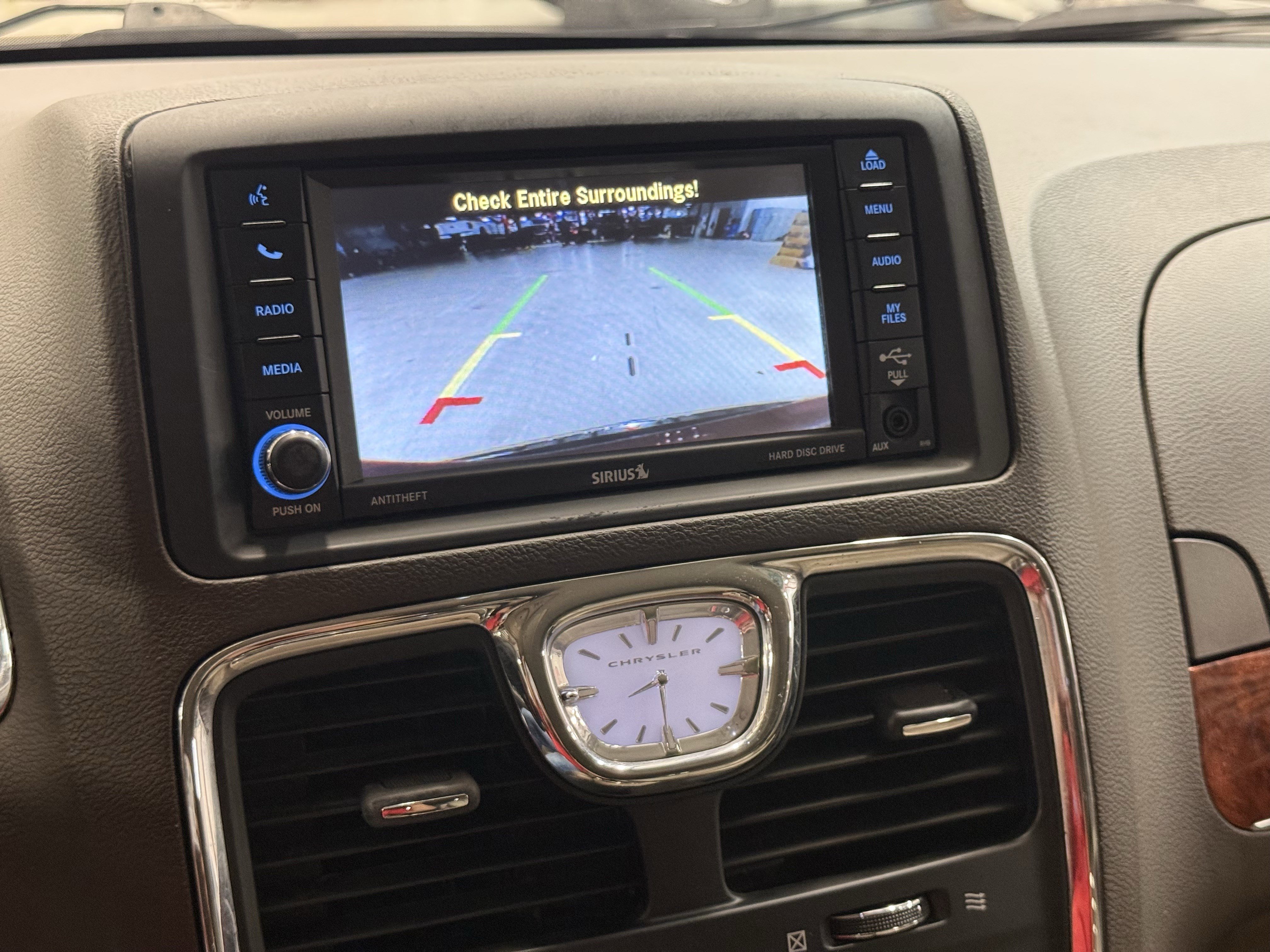 Used 2014 Chrysler Town & Country Touring-L image 30