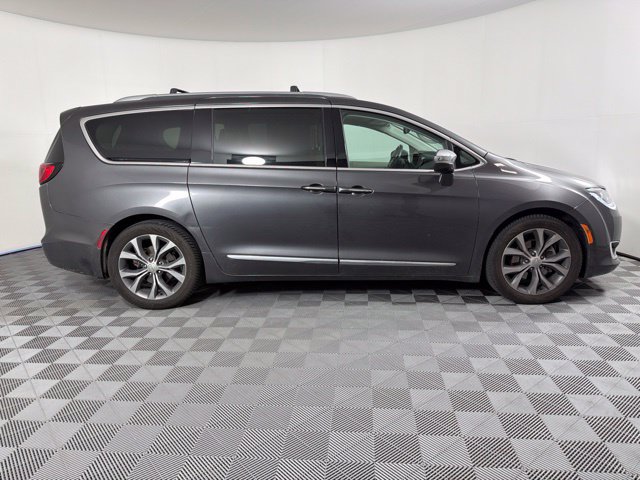 Used 2017 Chrysler Pacifica Limited FWD image 5