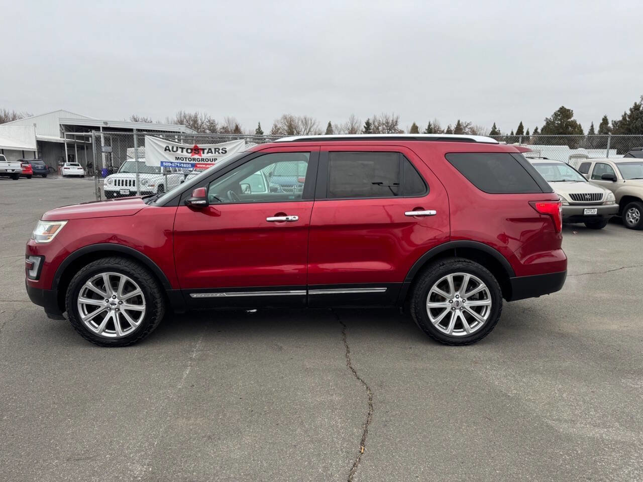 Used 2016 Ford Explorer Limited image 2