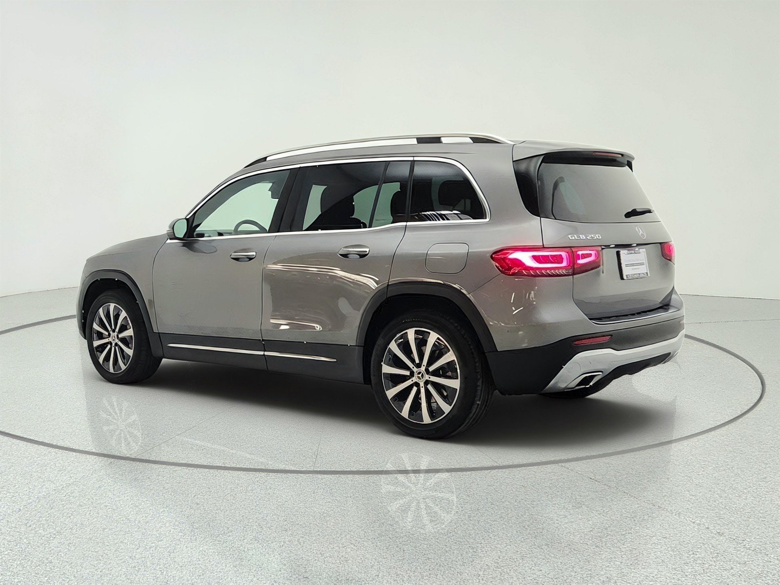 Used 2023 Mercedes-Benz GLB 250 image 7