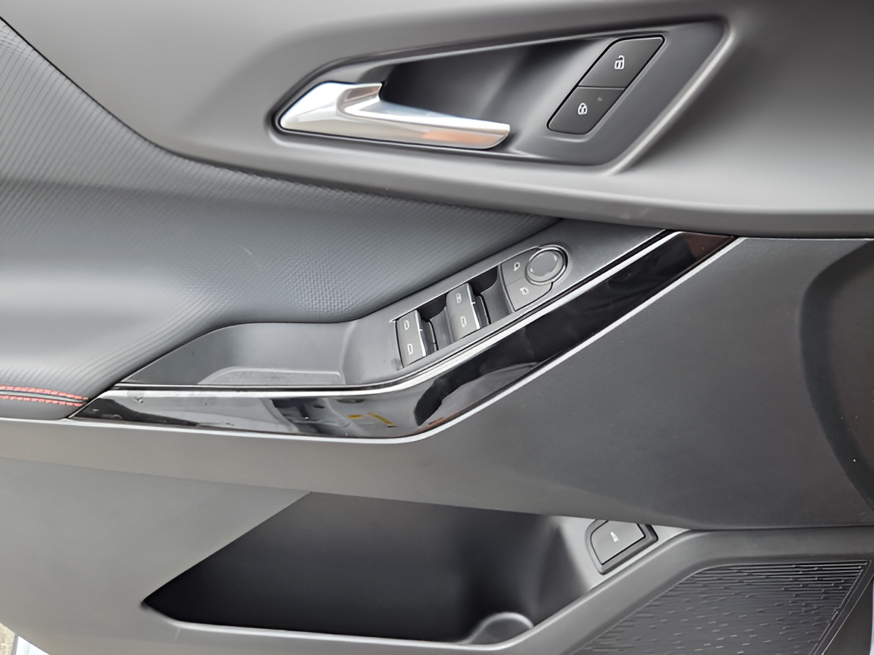 New 2027 Chevrolet Equinox RS FWD image 30