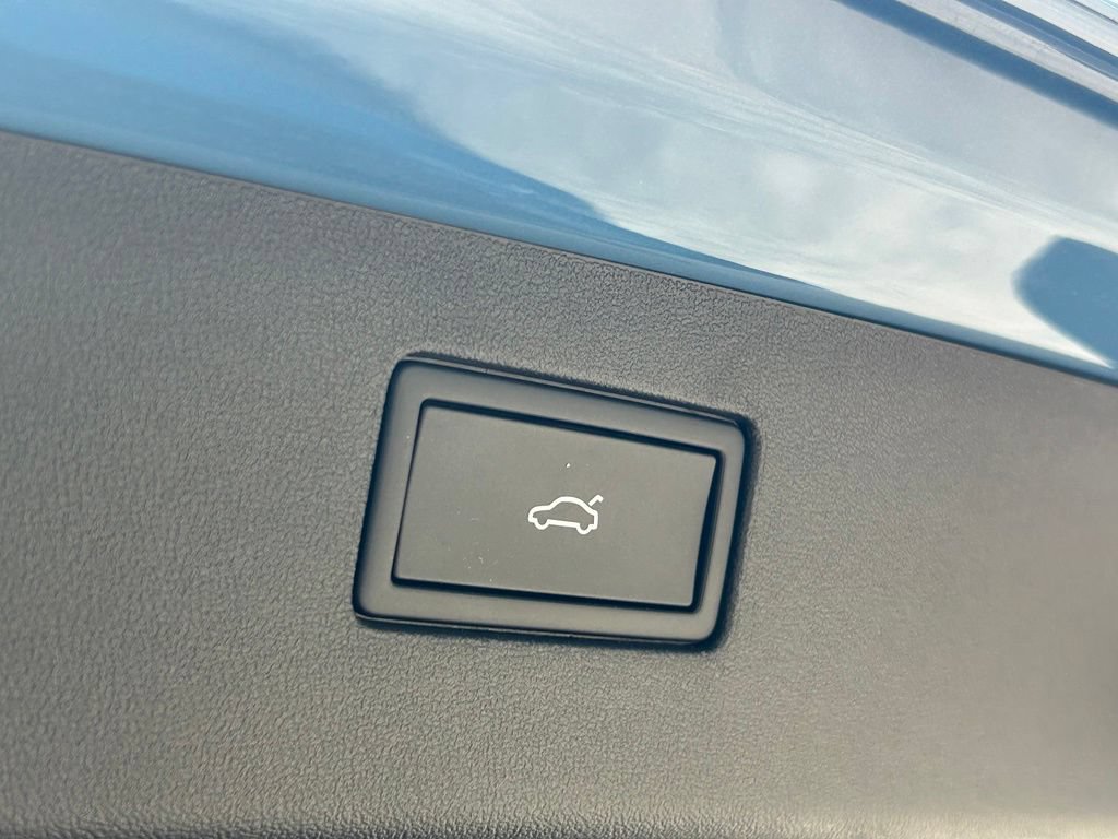 Used 2025 Volkswagen Tiguan SE FWD image 40