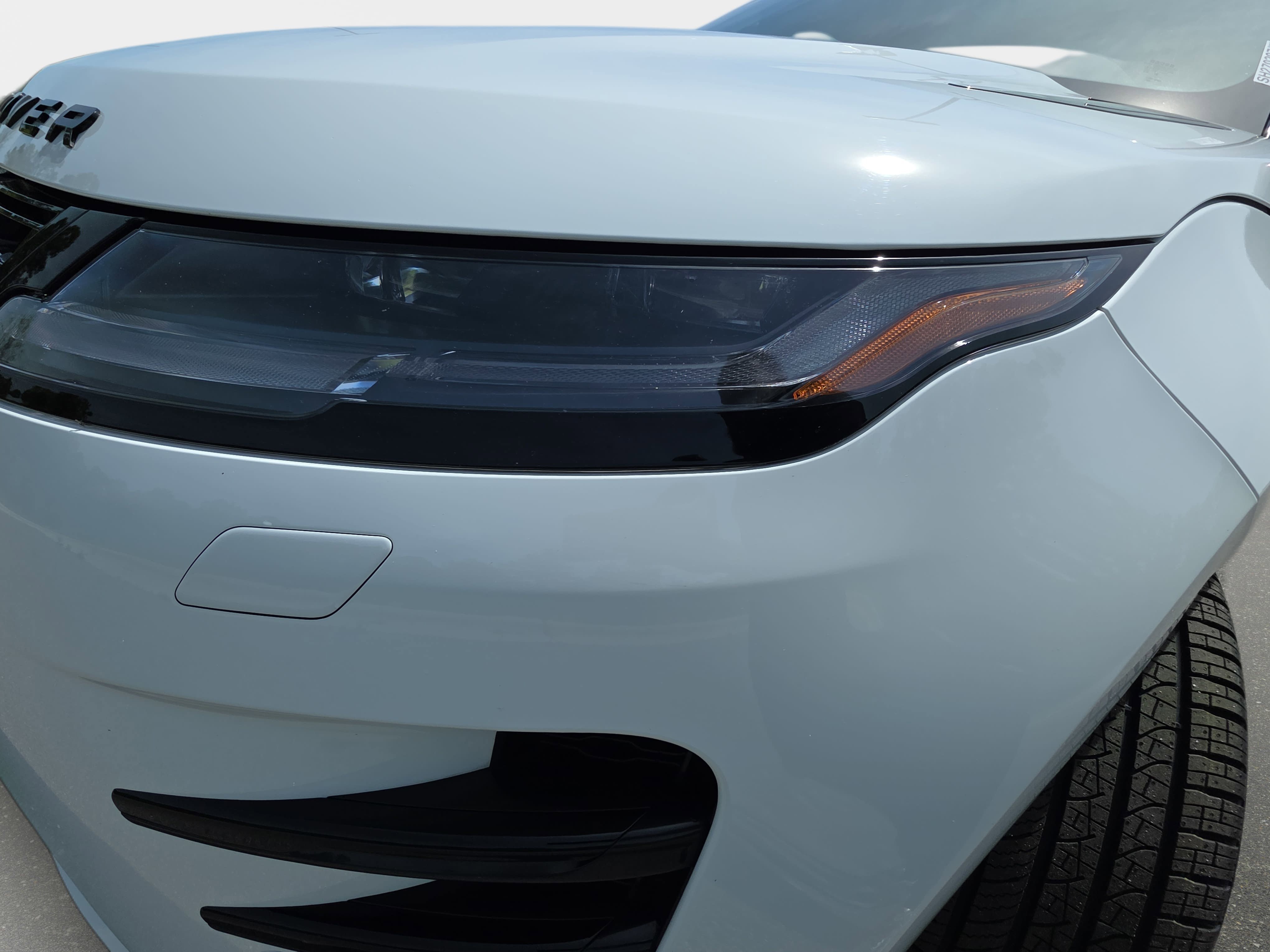 Certified 2025 Land Rover Range Rover Evoque Dynamic SE image 32