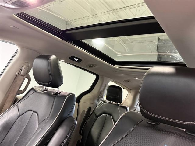 Used 2022 Chrysler Pacifica Limited image 21