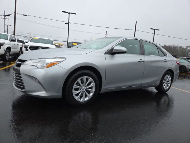 Used 2017 Toyota Camry LE image 3