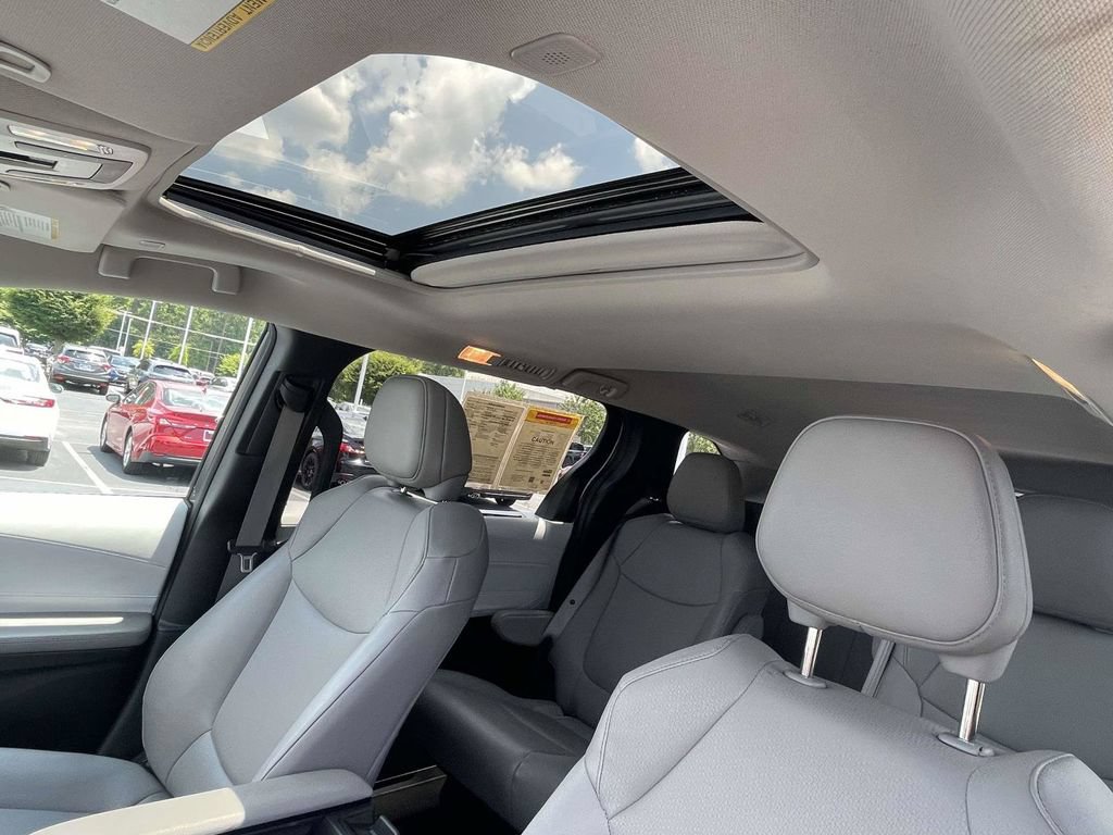 Used 2025 Toyota Sienna XLE FWD image 19