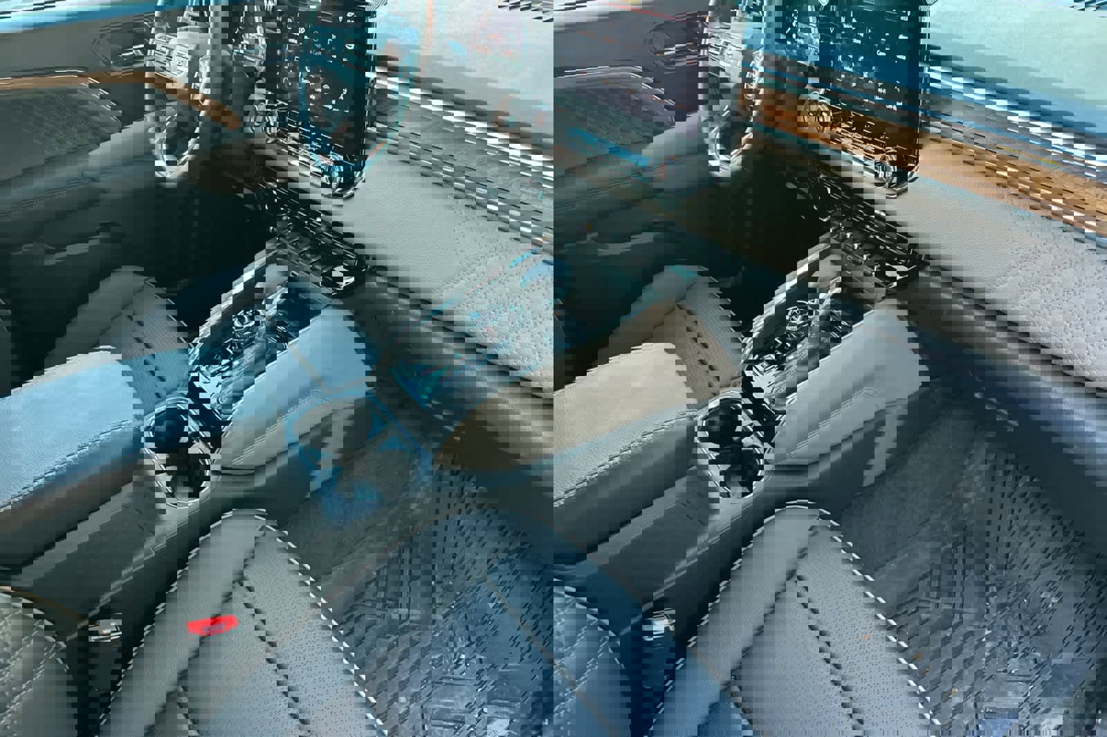 Used 2024 GMC Canyon Denali image 16