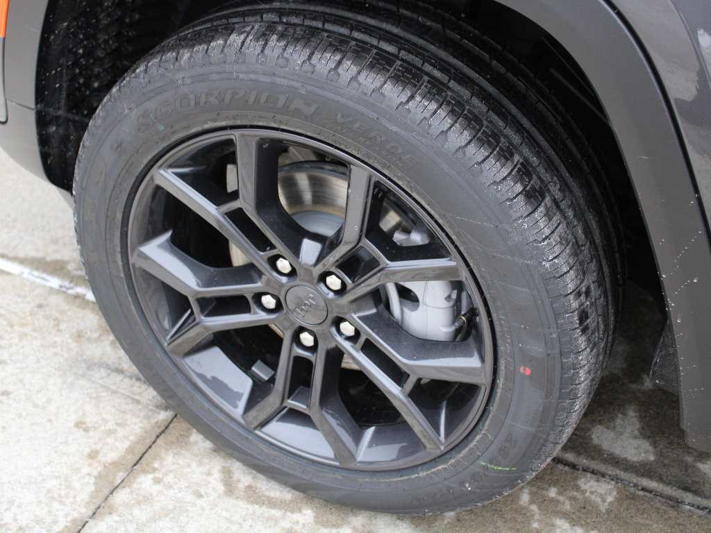 New 2025 Jeep Grand Cherokee Limited image 37