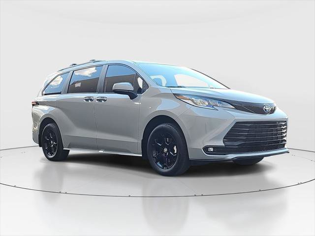 Certified 2025 Toyota Sienna XLE Woodland Edition AWD/4WD image 3