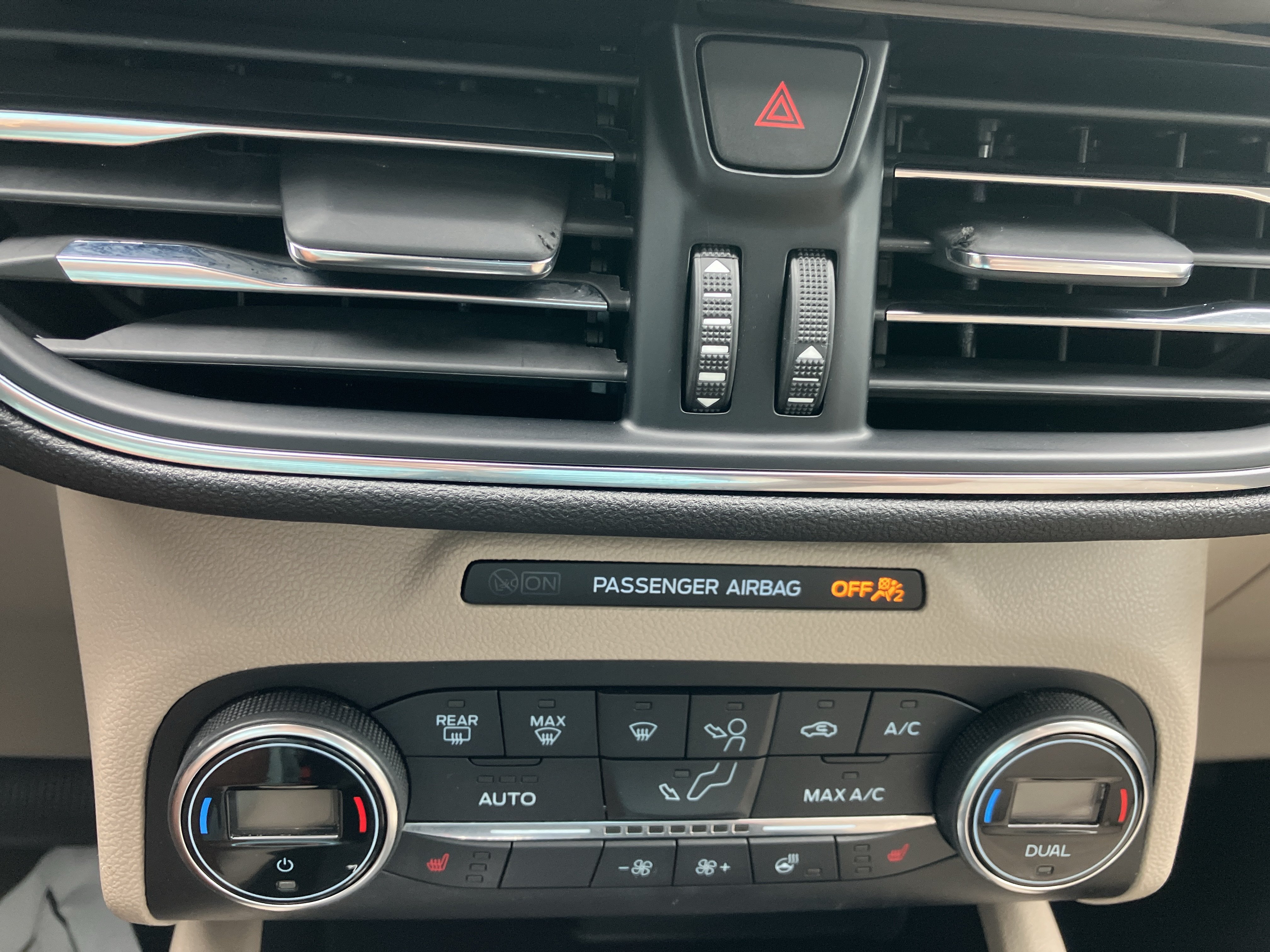 Used 2020 Ford Escape Titanium AWD/4WD image 25